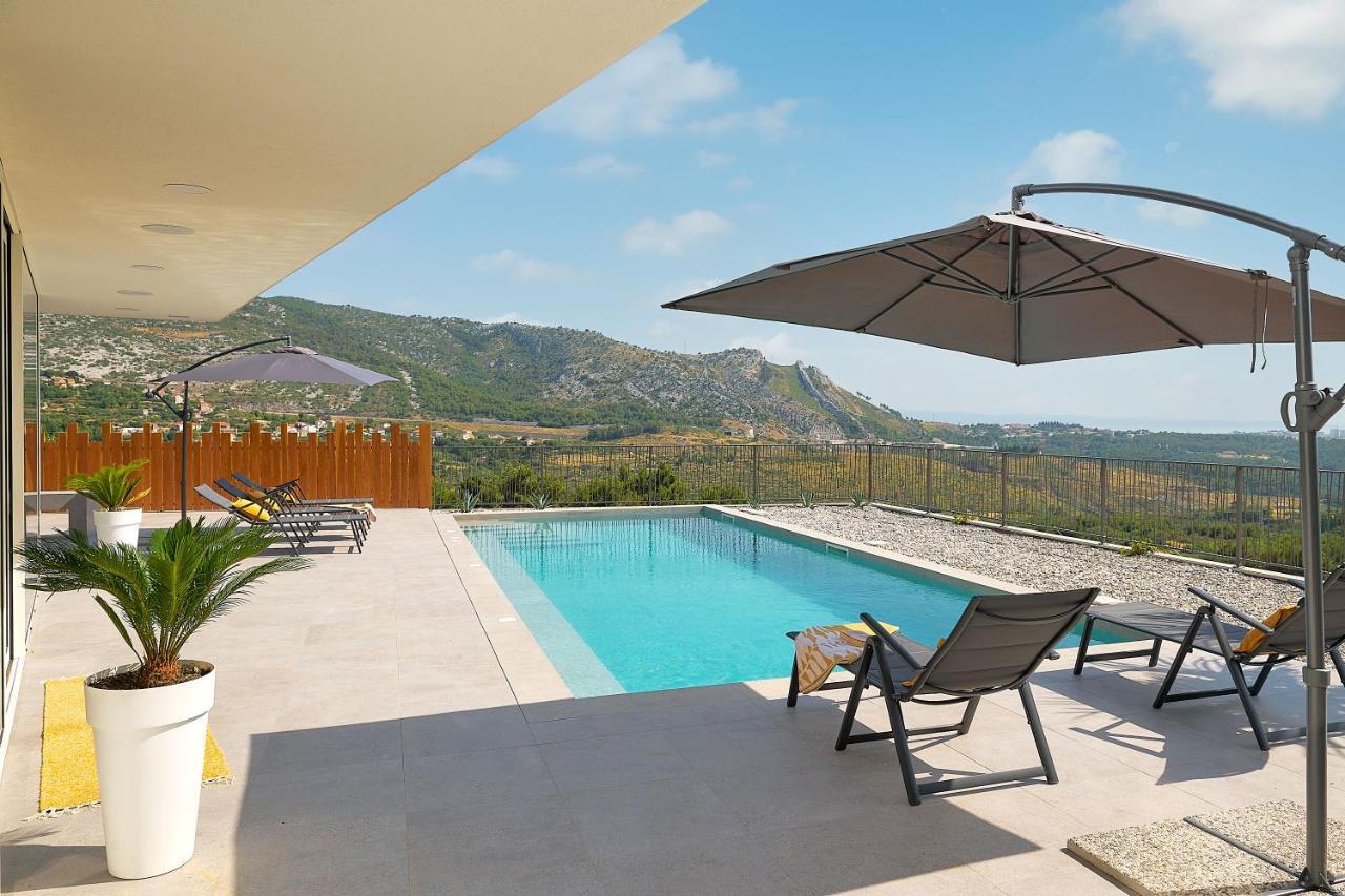 Klis Design Villa Clavis-Brand New Villa With A View מראה חיצוני תמונה